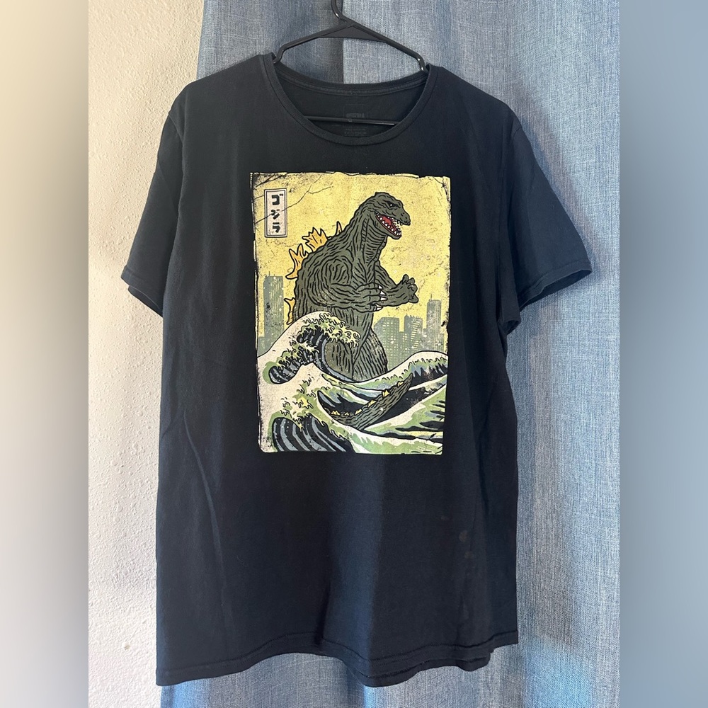 Authentic Godzilla T-shirt Size Large Monster Kaiju Emerging From Ocean‎ Cotton